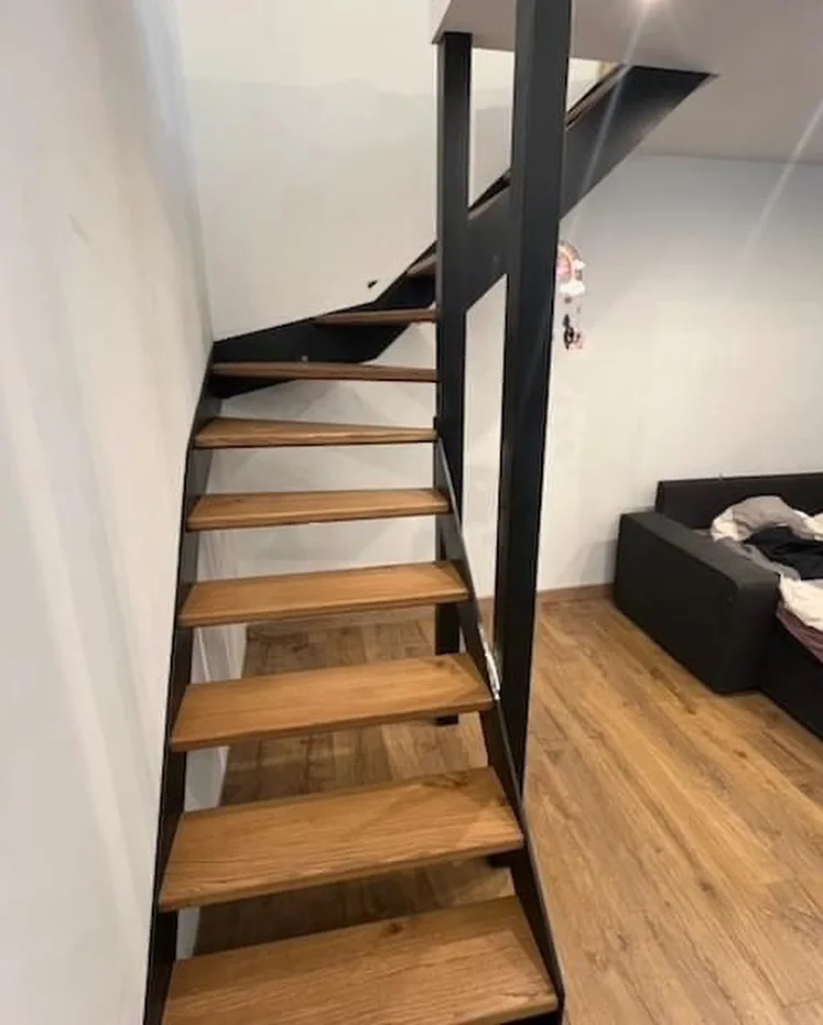 Escalier quart tournant balancé acier et bois