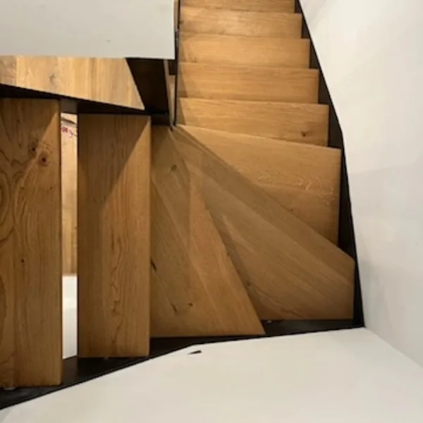 Escalier quart tournant balancé acier et bois